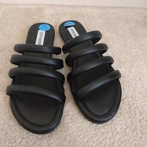 Steve Madden black sandals